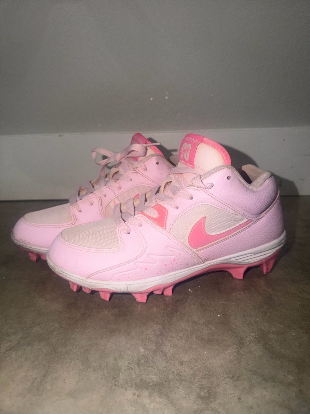 Jordan Stadium 90 Low TD
Football Cleats Pink White Men's 8